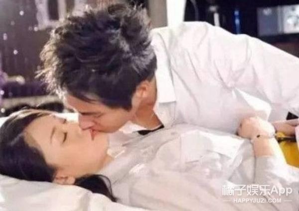 杨幂与赵又廷深情互吻，赵又廷评价与杨幂拍吻戏口感