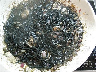 墨鱼汁面咋吃，墨鱼汁面：戴军怕吃了中毒