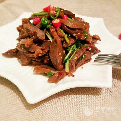 凉拌鸡胗的做法，凉拌鸡胗（把全家人征服的凉拌鸡胗）