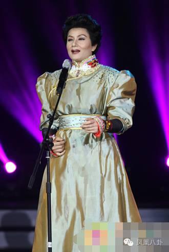 大张伟模仿胡彦斌，贾玲扮刘欢大张伟唱蔡琴