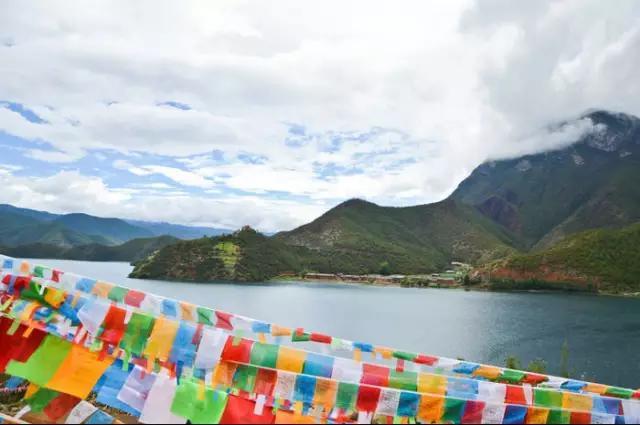 丽江怎么去泸沽湖，丽江市区到泸沽湖仅需2.5小时（丽江到泸沽湖怎么走最划算）