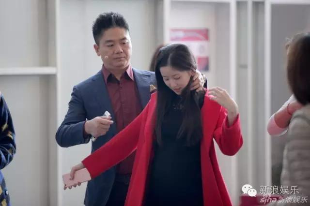 刘强东结婚了吗，李彦宏刘强东合影（男方穿配货太爱奶茶妹）