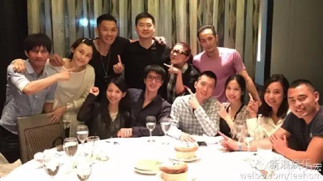 刘强东结婚了吗，李彦宏刘强东合影（男方穿配货太爱奶茶妹）