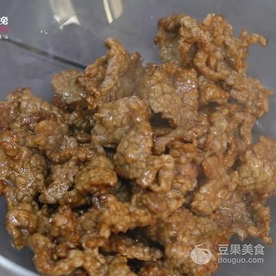 牛肉片炒什么好吃，小炒牛肉炒什么才好吃（牛肉加它一起炒）