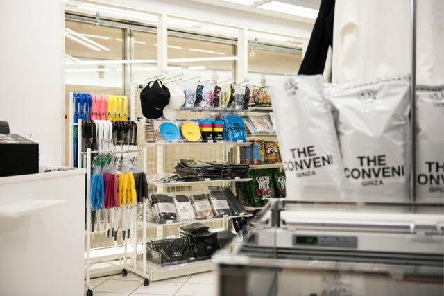 SONY大楼里的便利店，藤原浩展柜