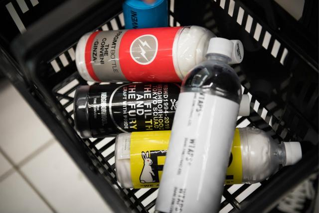 SONY大楼里的便利店，藤原浩展柜