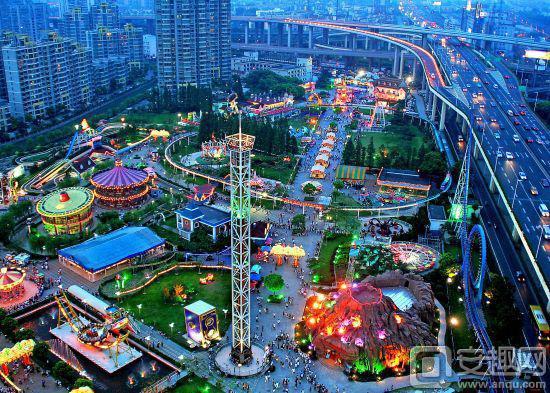 锦江乐园仲夏狂欢夜，斗鱼知名主播大全（斗鱼嘉年华coser免费入园）