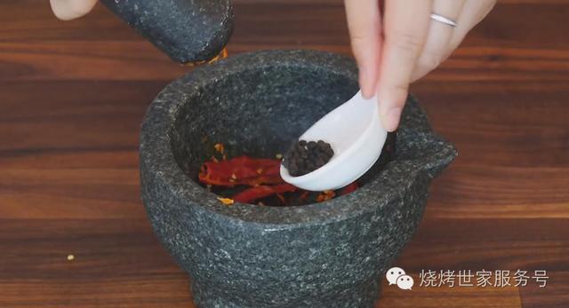 烤鸡翅的做法过程，吃到第一口忍不住眼泪掉下来