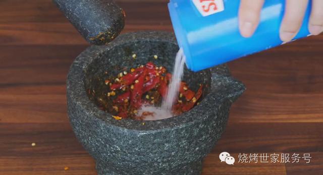 烤鸡翅的做法过程，吃到第一口忍不住眼泪掉下来