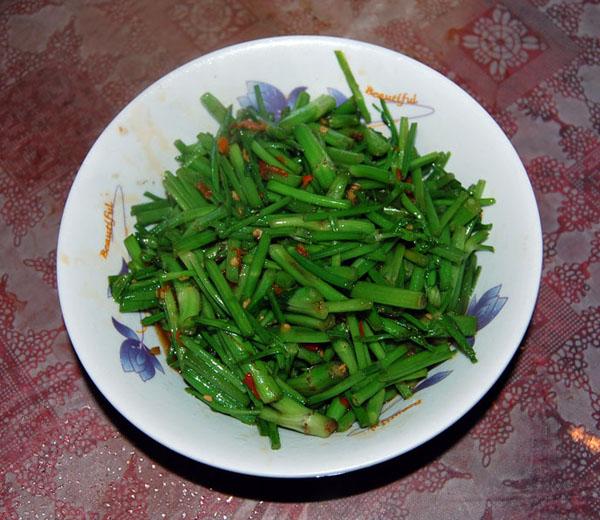 野芹菜和水芹菜对照图，与水芹功效不同的芹菜