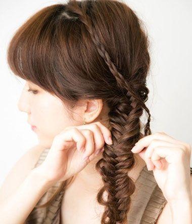 半散发无任何发饰的简单盘发，2款韩式低发髻盘发教程