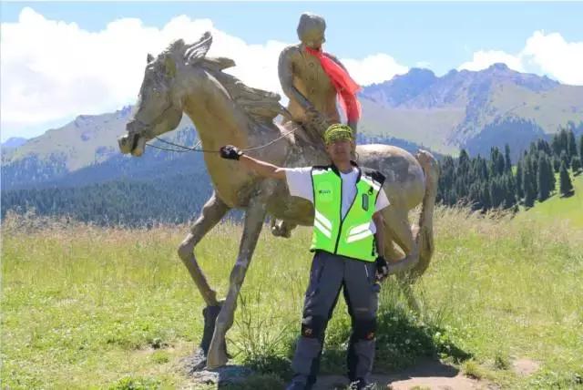 骑摩托环球旅行女人，90后女孩骑摩托车270天