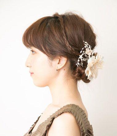 半散发无任何发饰的简单盘发，2款韩式低发髻盘发教程