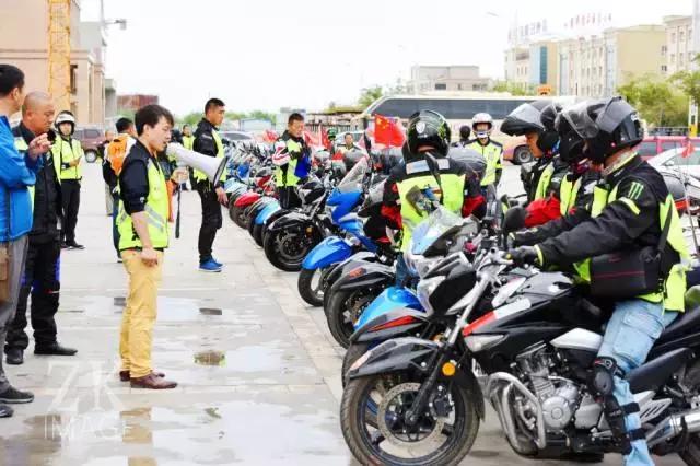 骑摩托环球旅行女人，90后女孩骑摩托车270天