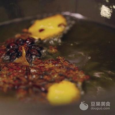 辣椒油的制作方法，辣椒油制作方法（只浇热油就“废”了）
