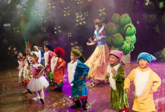 童心撞地球之洛克王国，童心撞地球纪录片第一集（洛克王国：十年前的童年回忆）