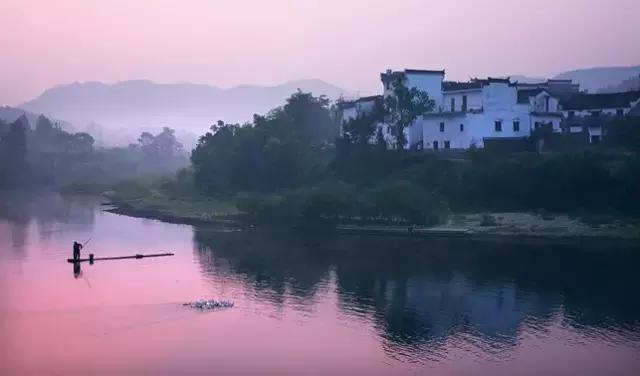 沈从文笔下的边城，沈从文的边城有何风情（沈从文《边城》）