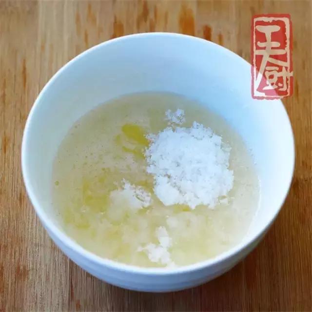 脆皮糖衣花生米的做法，脆皮花生怎么弄（原来在家做挂霜花生米这么简单）