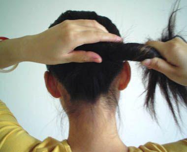 簪子盘发教程简单又漂亮，2款适合50岁女人的簪子发型盘发教程