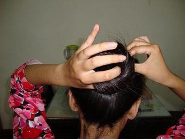 簪子盘发教程简单又漂亮，2款适合50岁女人的簪子发型盘发教程