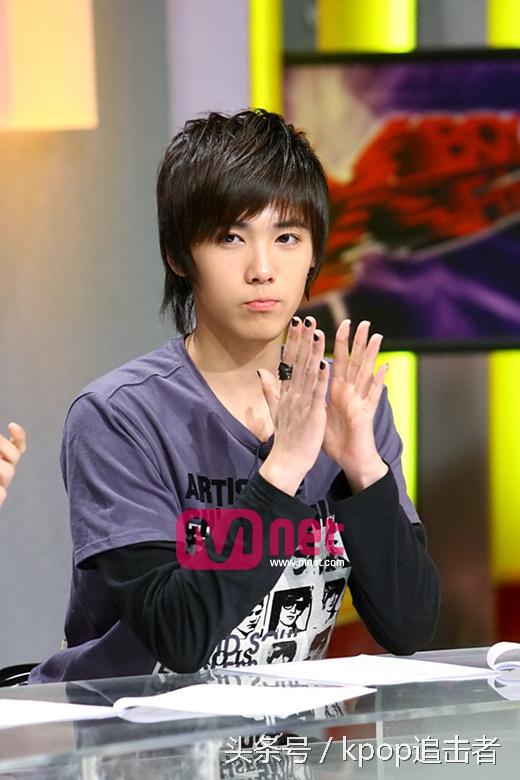 李弘基粉色头发现场，笑起来的时候感觉笑到我心里去了