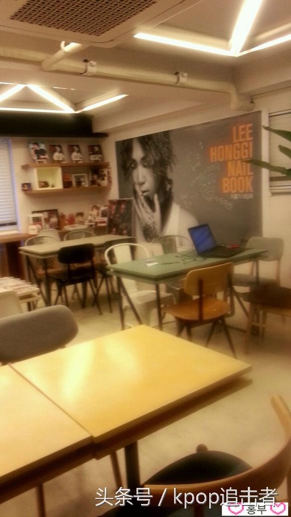 李弘基粉色头发现场，笑起来的时候感觉笑到我心里去了