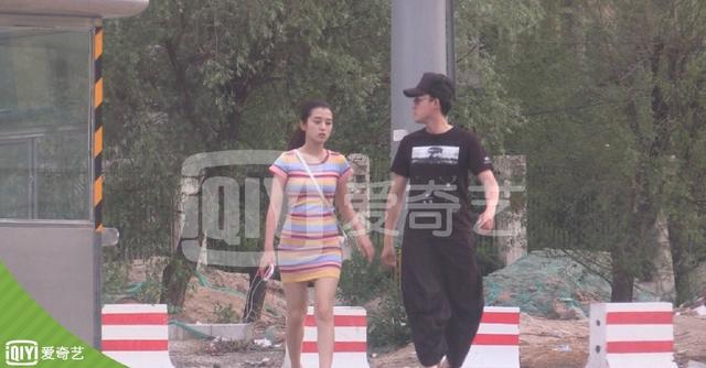 张睿和谁是男朋友，张睿和神秘女子牵手吃路边摊恋情曝光