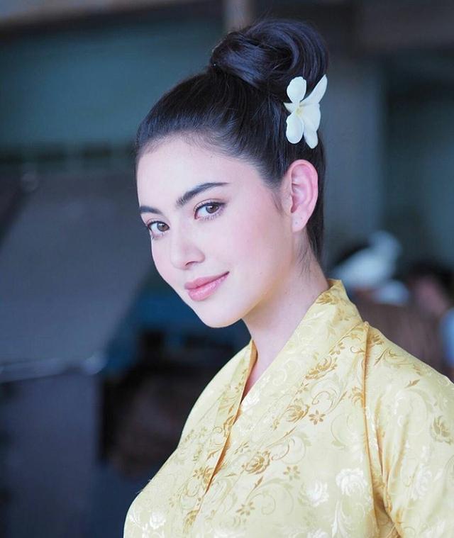 泰星mai教化妆，跟着泰星Baifern、Mai、Taew学学斩男妆