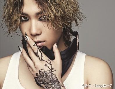 李弘基粉色头发现场，笑起来的时候感觉笑到我心里去了