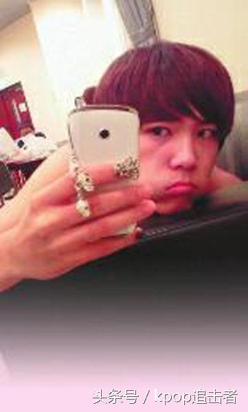 李弘基粉色头发现场，笑起来的时候感觉笑到我心里去了