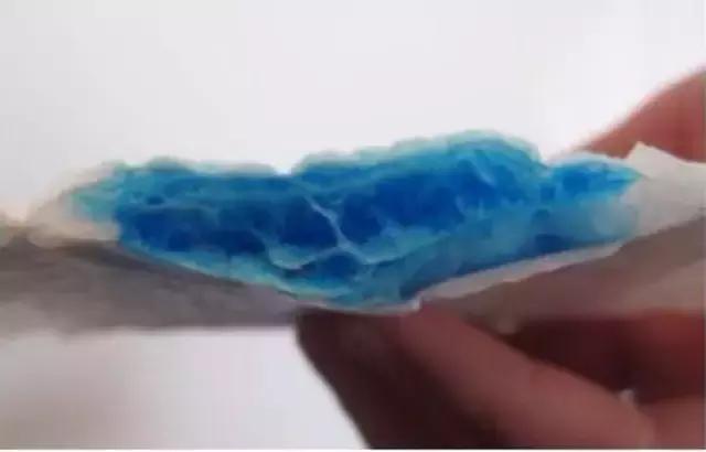 有哪些牌子的姨妈巾比较好用，我们帮你试了全球12款姨妈巾