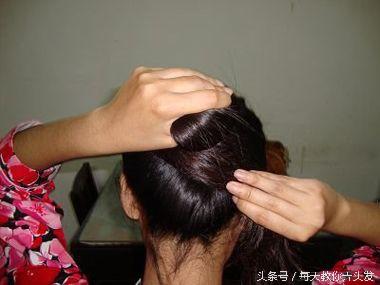 簪子盘发教程简单又漂亮，2款适合50岁女人的簪子发型盘发教程