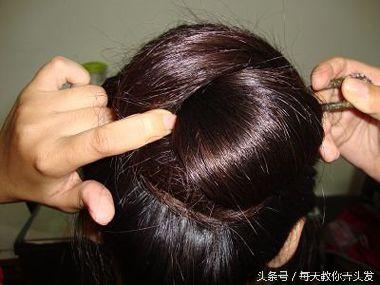 簪子盘发教程简单又漂亮，2款适合50岁女人的簪子发型盘发教程