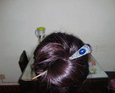 簪子盘发教程简单又漂亮，2款适合50岁女人的簪子发型盘发教程