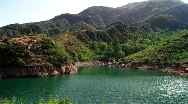 石家庄附近冬日游玩，石家庄市灵寿县的中山湖畔美成了诗……