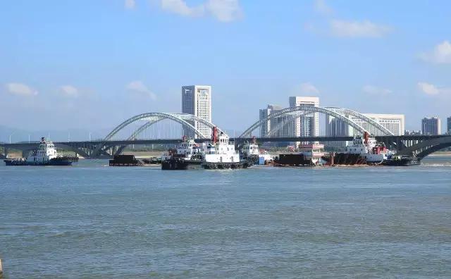 红谷隧道怎么建成，红谷隧道：中国最大水下立交