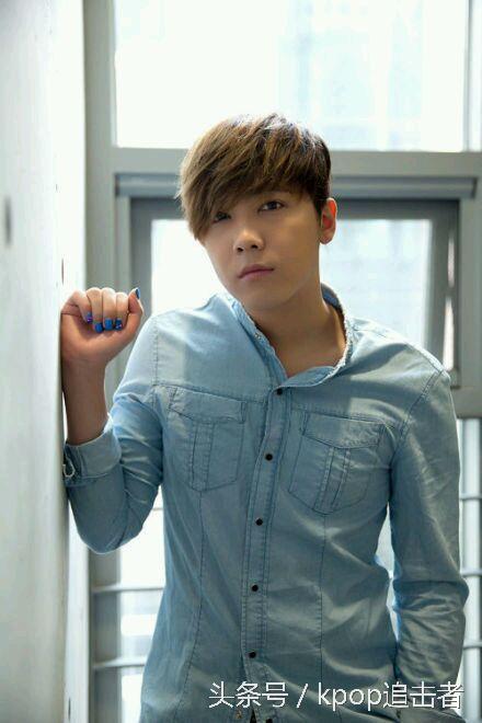 李弘基粉色头发现场，笑起来的时候感觉笑到我心里去了