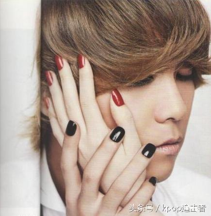 李弘基粉色头发现场，笑起来的时候感觉笑到我心里去了