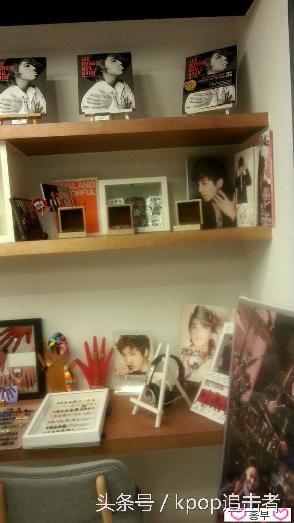 李弘基粉色头发现场，笑起来的时候感觉笑到我心里去了