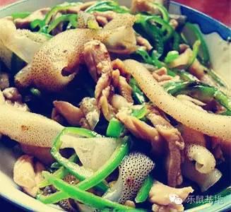 海蜇丝怎么做好吃，海蜇丝的正确食用方法来啦（海蜇这样做冷吃热吃都不错）