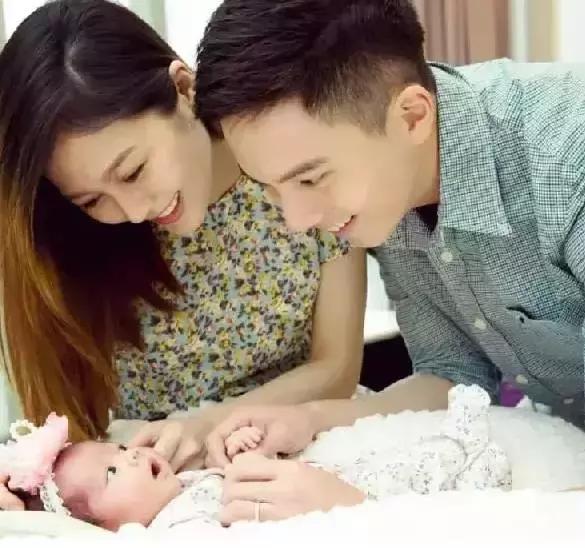 失恋哭化妆的，分手妆火了女孩边哭边化妆的样子感动了几十万人