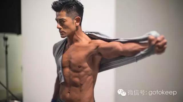 马甲线是哪个部位，全球顶级腹肌马甲线（如何练出马甲线身材）