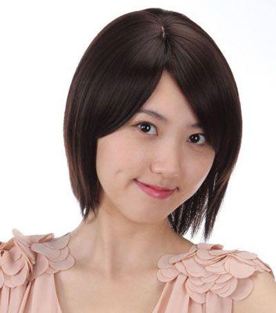 沙宣发型图片女短发，适合沙宣短发的发型（穿白色抹胸连衣裙配百万珠宝）