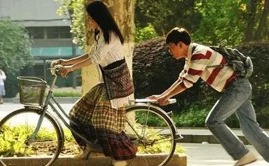 青春是一本太仓促的书，席慕蓉的情诗无怨的青春（10月最新清晨励志激励语）
