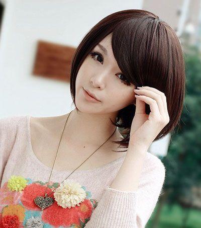 沙宣发型图片女短发，适合沙宣短发的发型（穿白色抹胸连衣裙配百万珠宝）