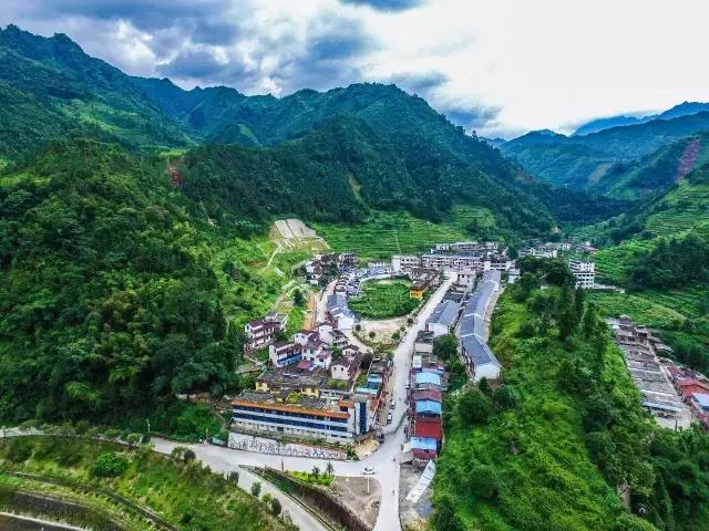 广东千年瑶寨在哪里，广东连南千年瑶寨旅游村（行走在台阶上的新生活）