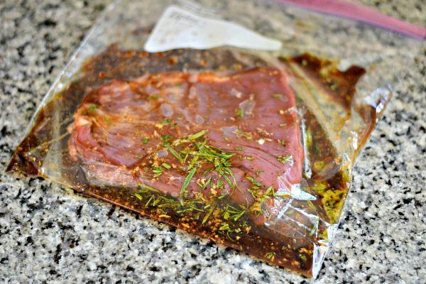 自制牛排怎么腌制才嫩，现制牛排腌制又滑又嫩方法（还有比这个更简单、更入味、更嫩更多汁的吗）