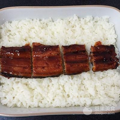 鰻魚飯家庭版，只需十分鐘就能在家做出令人元氣的鰻魚飯