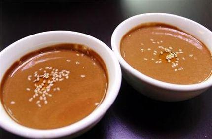  火锅麻酱怎么调，麻酱火锅底应该怎么调（吃火锅调芝麻酱）