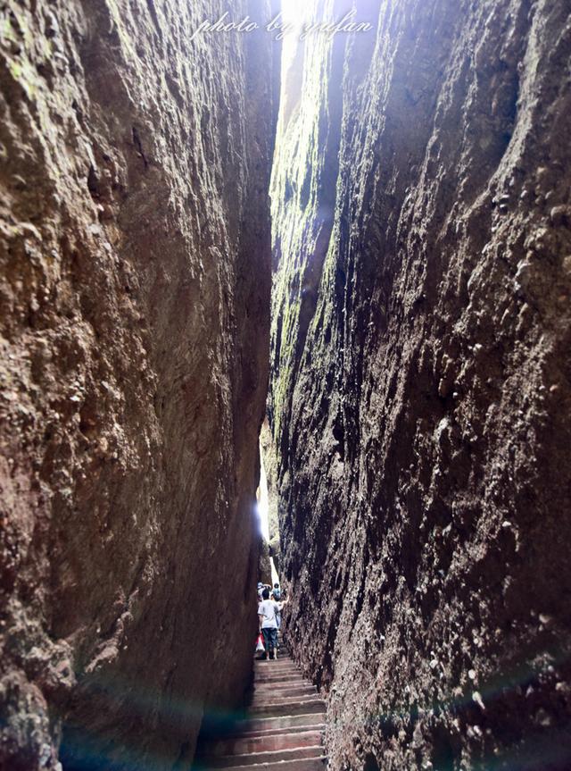 梅州五指石风景区，五指石风景区里面的磨肚峰简介（风景秀丽的小众旅游胜地）